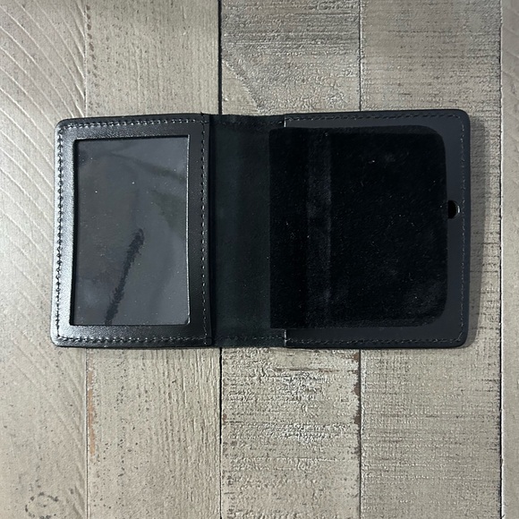 Perfect Fit Sheriff Star Badge/ID Holder - Picture 3 of 4